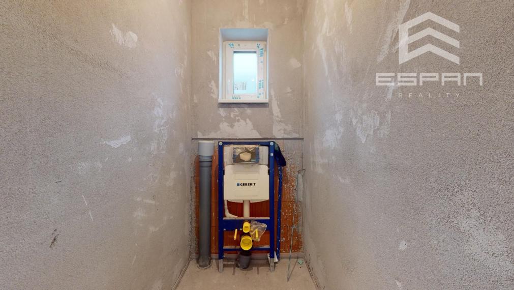 SKOLAUDOVANÝ 4 izb. rodinný bungalov s praktickou dispozíciou v obci Jablonové len 25 min od BA!!