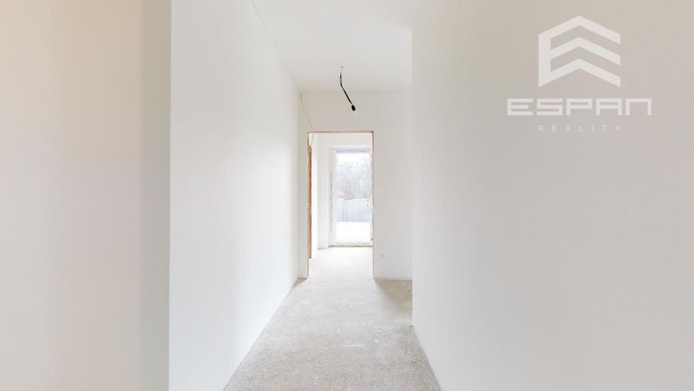 SKOLAUDOVANÝ 4 izb. rodinný bungalov s praktickou dispozíciou v obci Jablonové len 25 min od BA!!