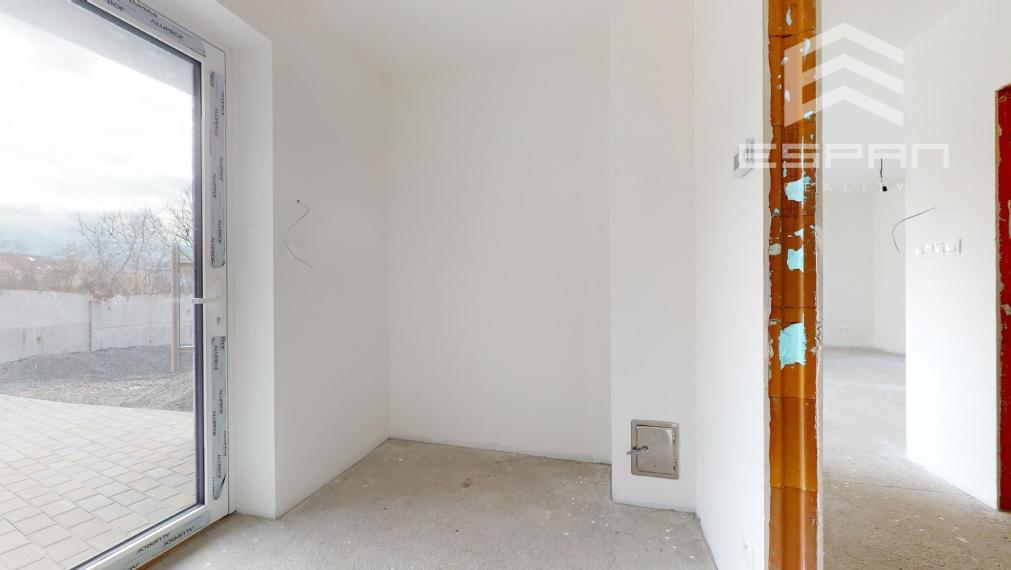 SKOLAUDOVANÝ 4 izb. rodinný bungalov s praktickou dispozíciou v obci Jablonové len 25 min od BA!!