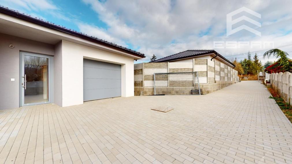 SKOLAUDOVANÝ 4 izb. rodinný bungalov s praktickou dispozíciou v obci Jablonové len 25 min od BA!!