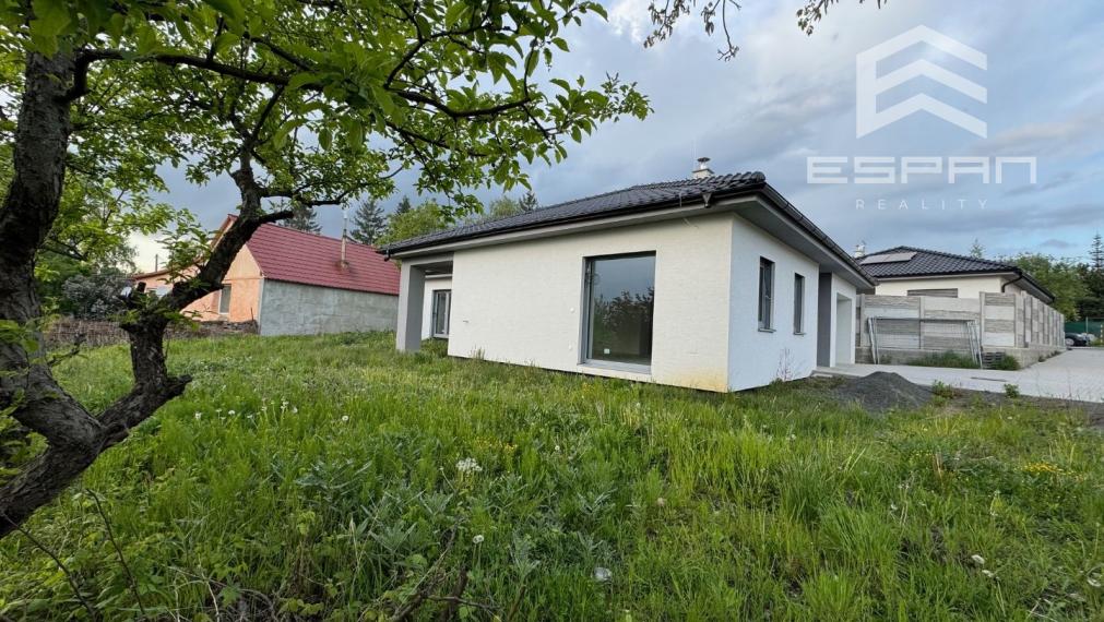 SKOLAUDOVANÝ 4 izb. rodinný bungalov s praktickou dispozíciou v obci Jablonové len 25 min od BA!!