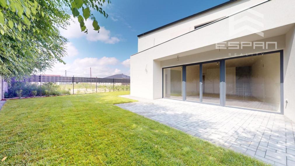 NOVOSTAVBA: Skolaudovaný 4 izb. rodinný dom  s garážou a tepelným čerpadlom!!