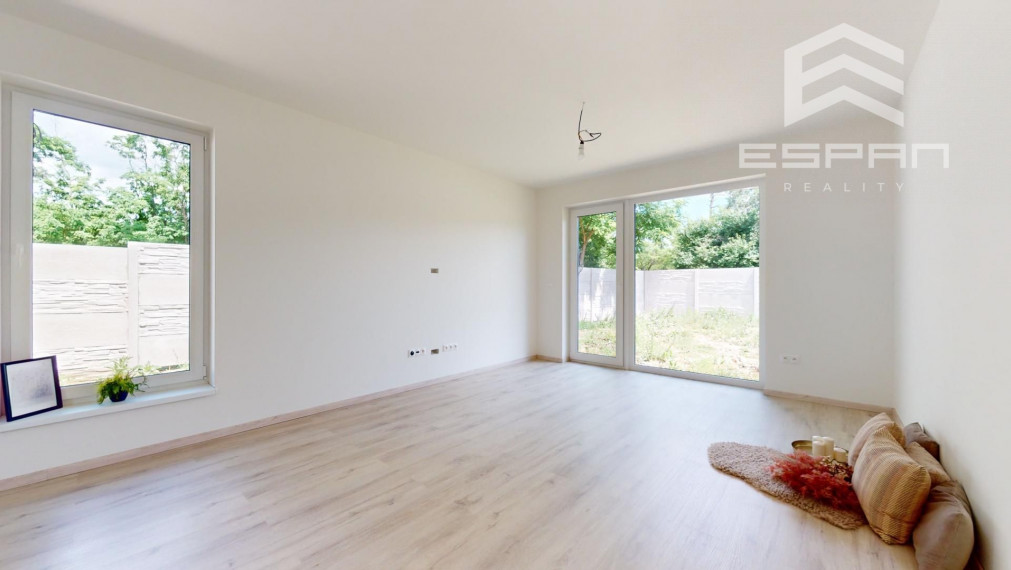 NOVOSTAVBA: 4 izb. rodinný bungalov vyhotovený v ŠTANDARDE v obci Sekule!!