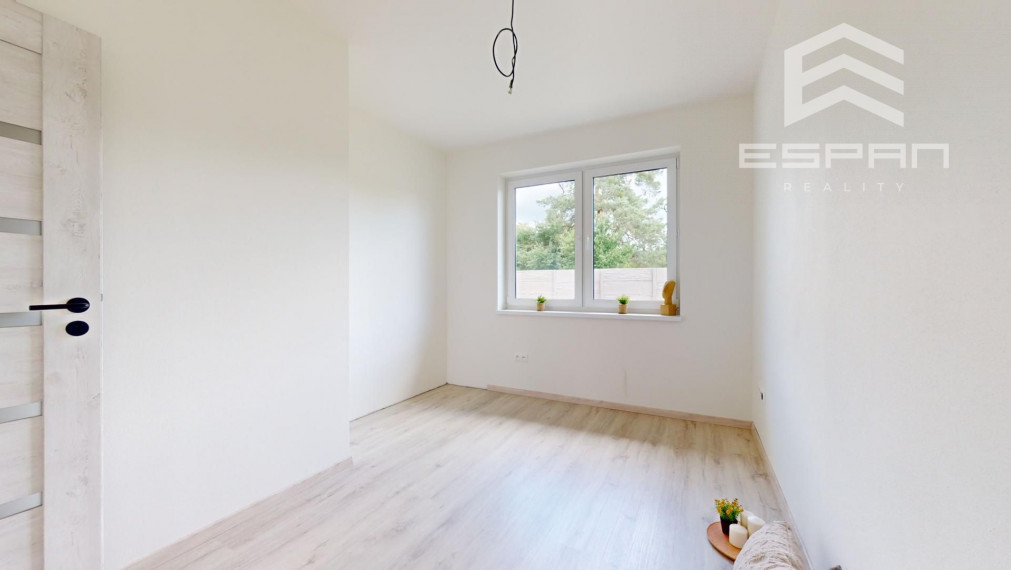 NOVOSTAVBA: 4 izb. rodinný bungalov vyhotovený v ŠTANDARDE v obci Sekule!!