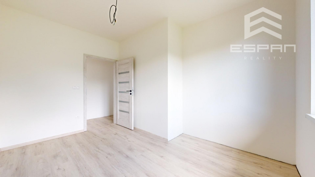 NOVOSTAVBA: 4 izb. rodinný bungalov vyhotovený v ŠTANDARDE v obci Sekule!!