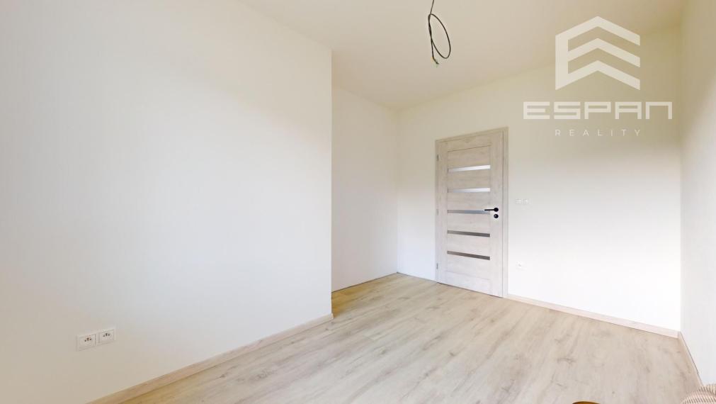 NOVOSTAVBA: 4 izb. rodinný bungalov vyhotovený v ŠTANDARDE v obci Sekule!!