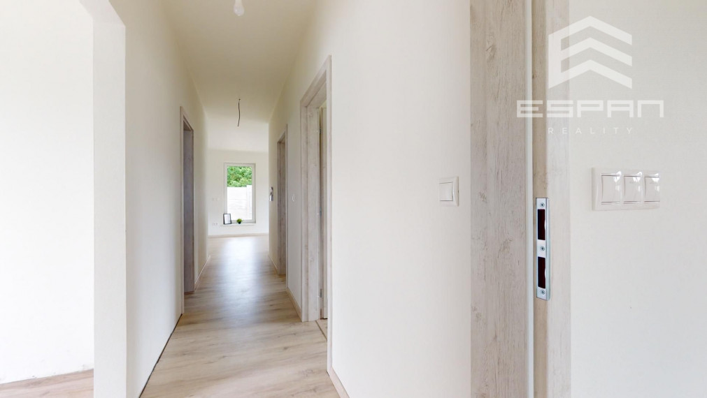 NOVOSTAVBA: 4 izb. rodinný bungalov vyhotovený v ŠTANDARDE v obci Sekule!!