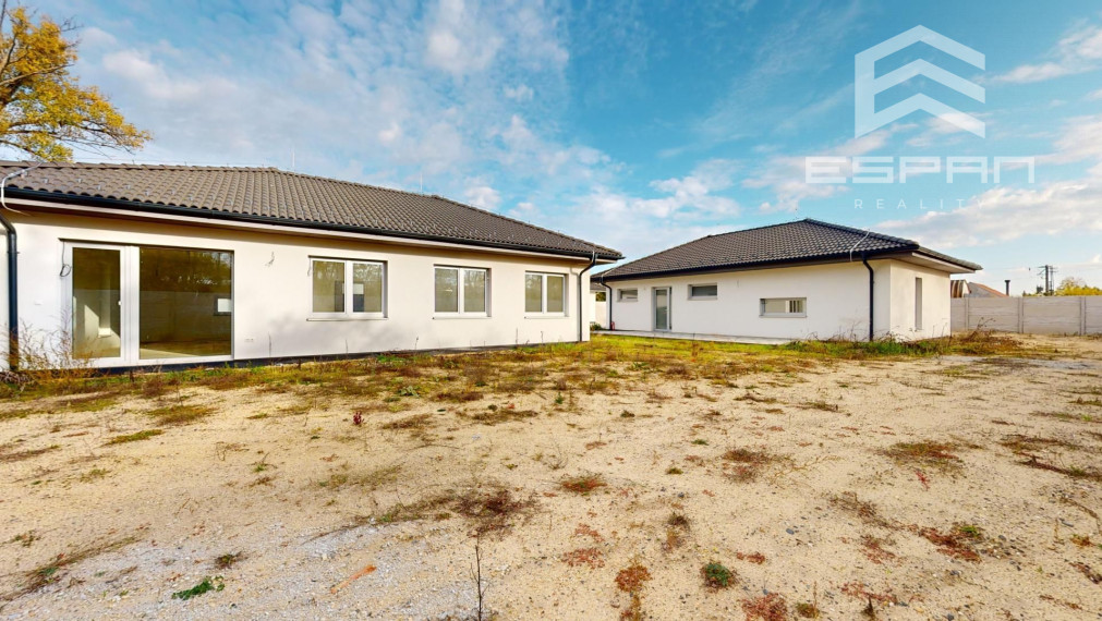 NOVOSTAVBA: 4 izb. rodinný bungalov vyhotovený v ŠTANDARDE v obci Sekule!!