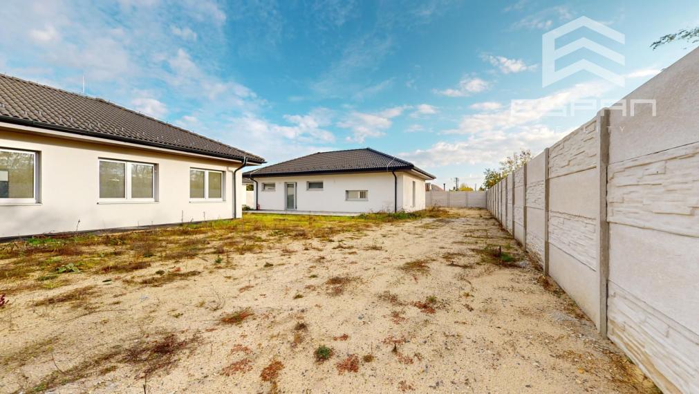 NOVOSTAVBA: 4 izb. rodinný bungalov vyhotovený v ŠTANDARDE v obci Sekule!!