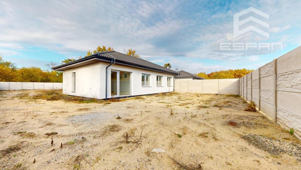 NOVOSTAVBA: 4 izb. rodinný bungalov vyhotovený v ŠTANDARDE v obci Sekule!!