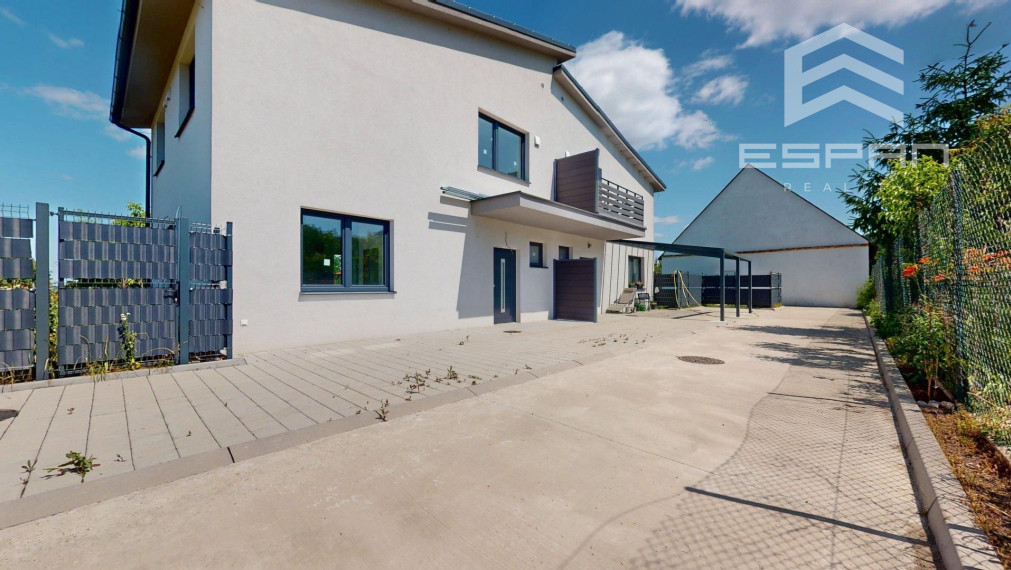 Skolaudovaný 4 izb. rodinný dom v dvojdome so záhradkou/Plavecký Mikuláš!!