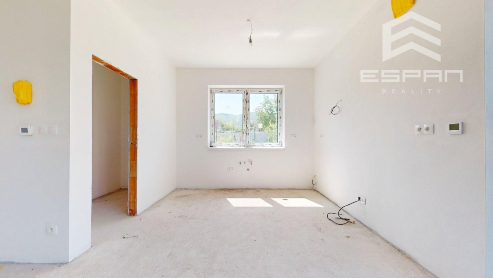 Skolaudovaný 4 izb. rodinný dom v dvojdome so záhradkou/Plavecký Mikuláš!!