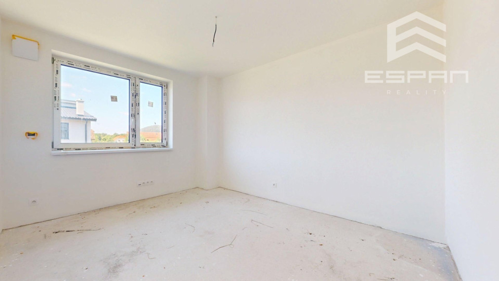 Skolaudovaný 4 izb. rodinný dom v dvojdome so záhradkou/Plavecký Mikuláš!!