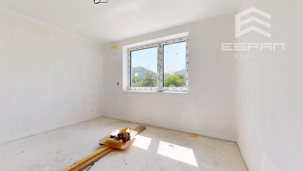 Skolaudovaný 4 izb. rodinný dom v dvojdome so záhradkou/Plavecký Mikuláš!!