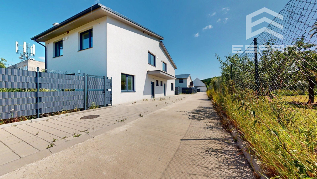 Skolaudovaný 4 izb. rodinný dom v dvojdome so záhradkou/Plavecký Mikuláš!!