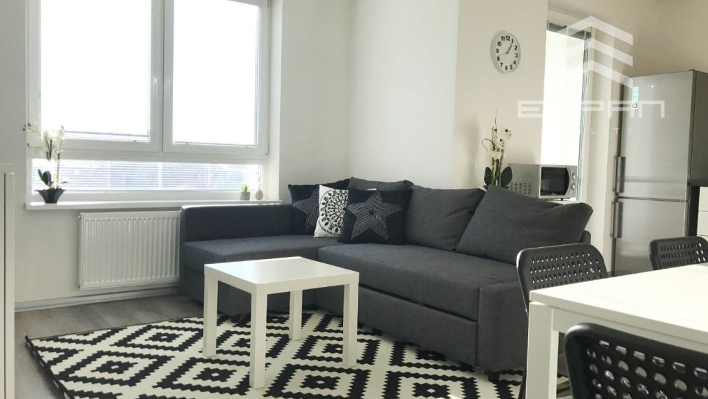 ***PRENÁJOM: Zariadený 1,5 izb. byt s loggiou a vlastným parkovacím státím v Malackách!!