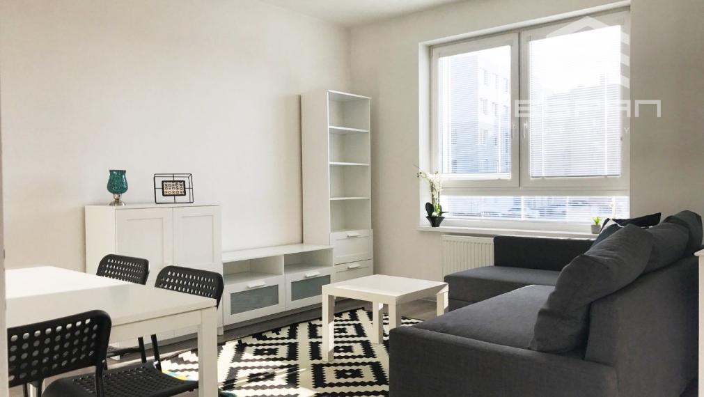 ***PRENÁJOM: Zariadený 1,5 izb. byt s loggiou a vlastným parkovacím státím v Malackách!!