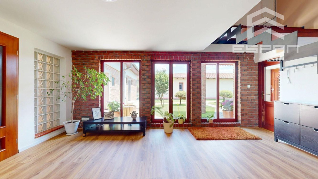 Rodinný dom s charizmou a úžasnou záhradou, vhodný aj pre viacgeneračné bývanie