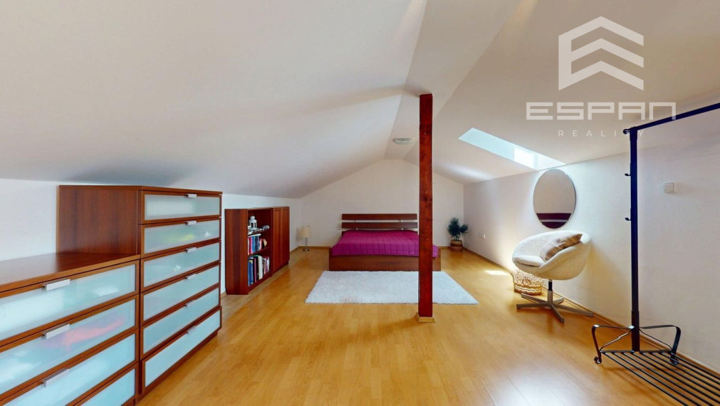 Rodinný dom s charizmou a úžasnou záhradou, vhodný aj pre viacgeneračné bývanie