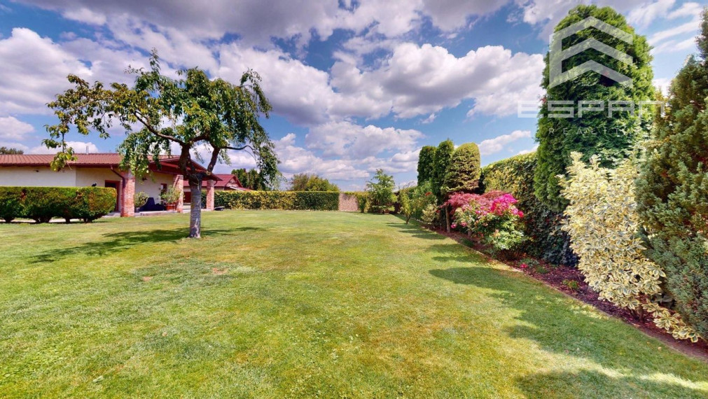 Rodinný dom s charizmou a úžasnou záhradou, vhodný aj pre viacgeneračné bývanie