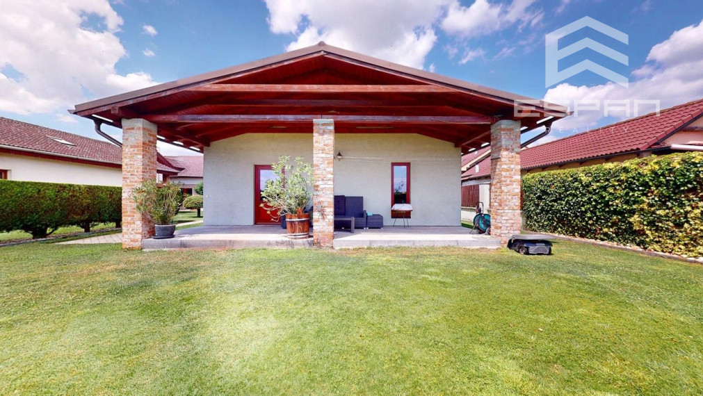 Rodinný dom s charizmou a úžasnou záhradou, vhodný aj pre viacgeneračné bývanie