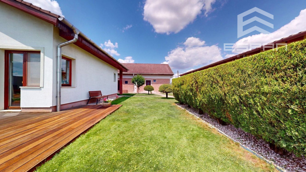 Rodinný dom s charizmou a úžasnou záhradou, vhodný aj pre viacgeneračné bývanie
