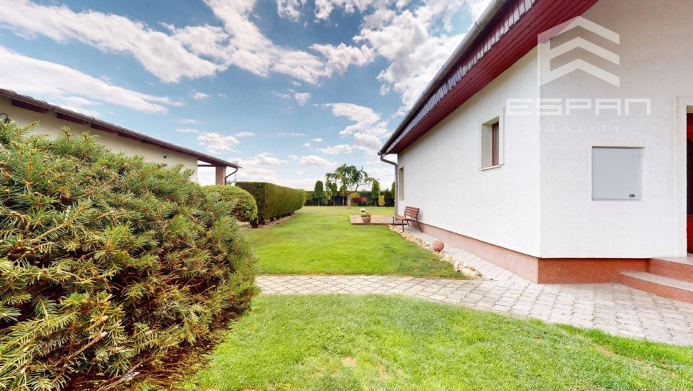 Rodinný dom s charizmou a úžasnou záhradou, vhodný aj pre viacgeneračné bývanie