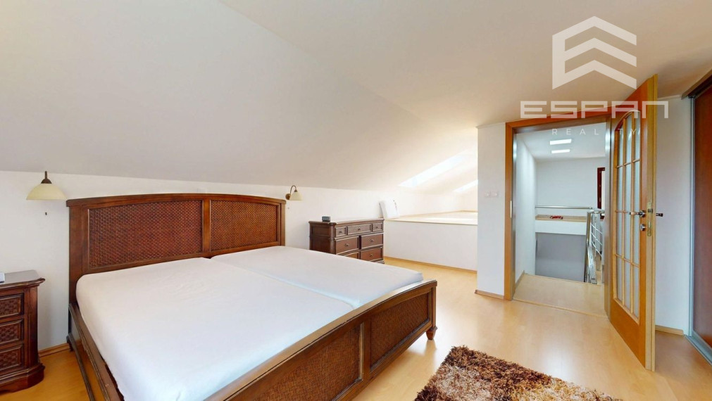 Rodinný dom s charizmou a úžasnou záhradou, vhodný aj pre viacgeneračné bývanie