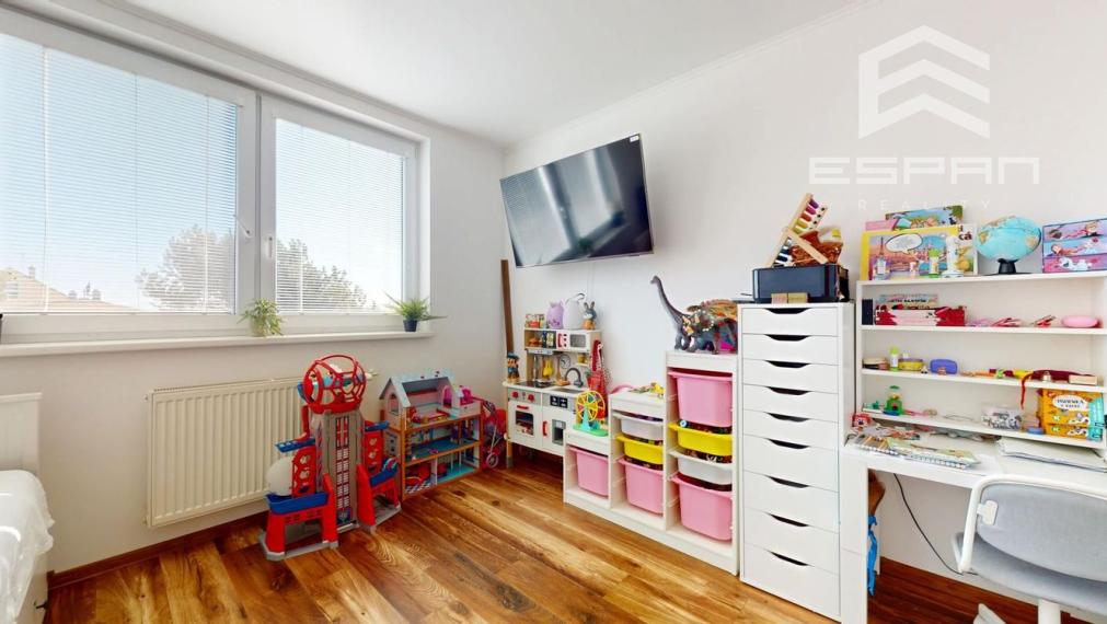 Zrekonštruovaný 3 izb. byt v byt. dome s vlastným dvorom, garážou a pivnicou!