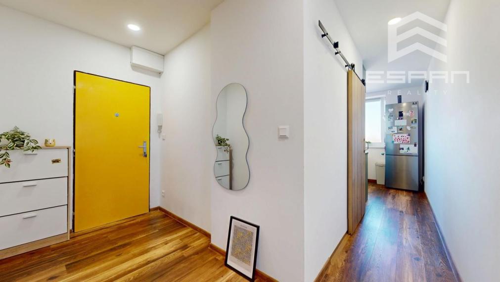 Zrekonštruovaný 3 izb. byt v byt. dome s vlastným dvorom, garážou a pivnicou!