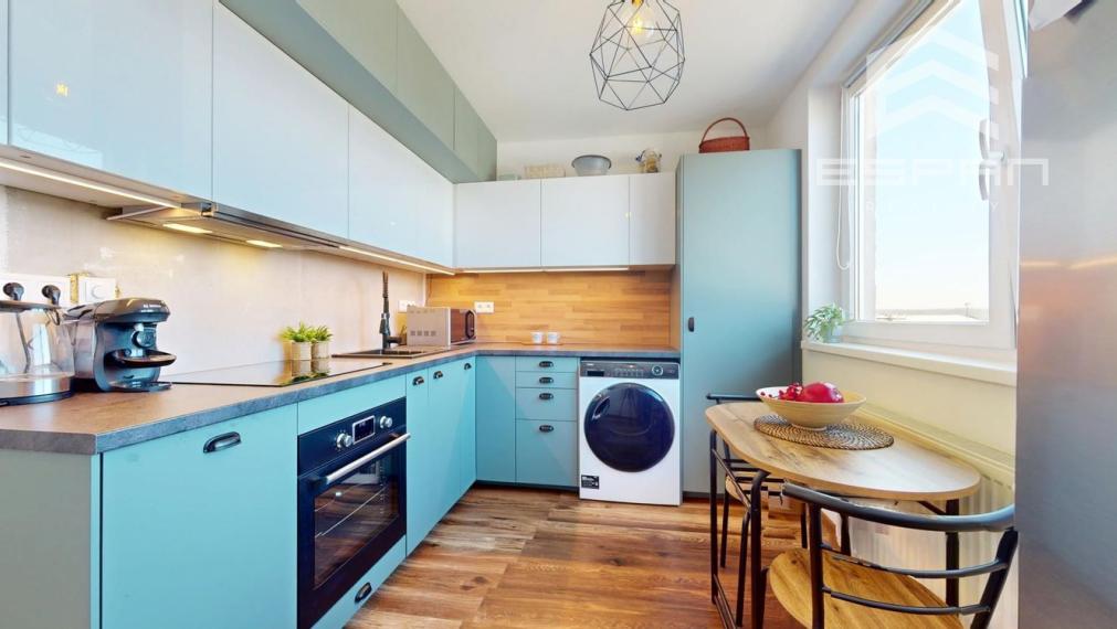 Zrekonštruovaný 3 izb. byt v byt. dome s vlastným dvorom, garážou a pivnicou!