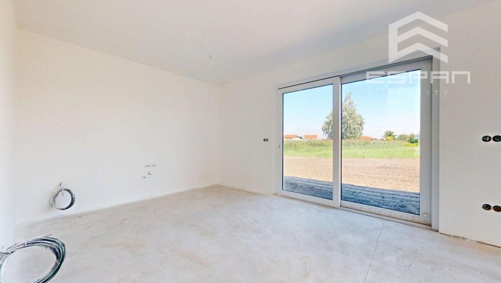 Samostatne stojaci rodinný dom s garážou v obci Láb