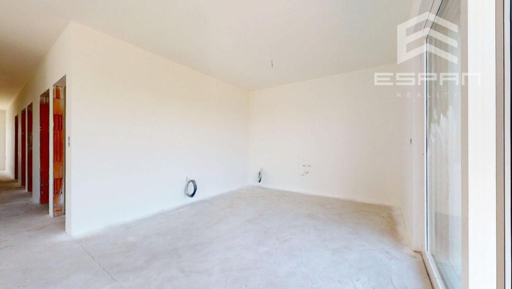 Samostatne stojaci rodinný dom s garážou v obci Láb