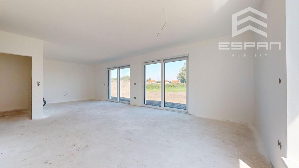 Samostatne stojaci rodinný dom s garážou v obci Láb