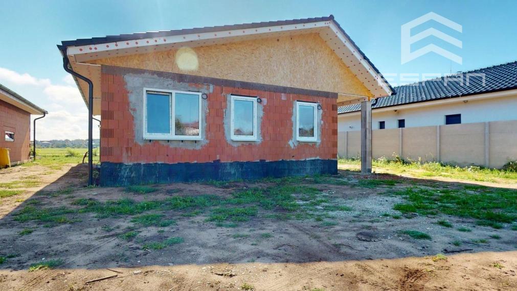 !REZERVOVANÉ!: 4 izb. rodinný dom s praktickou dispozíciou/Sekule