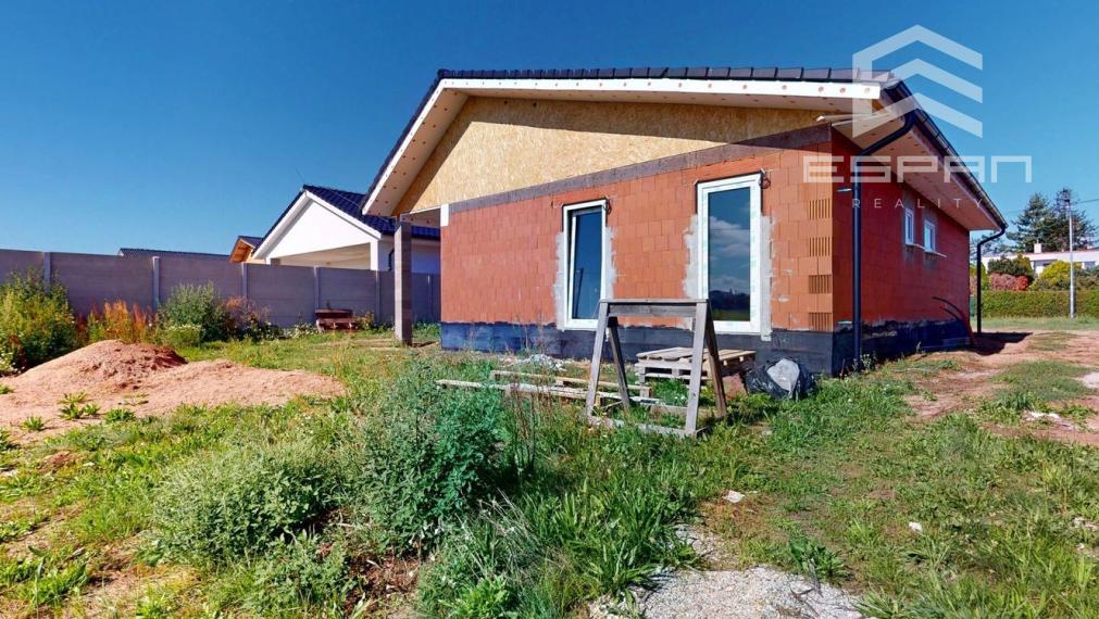 !REZERVOVANÉ!: 4 izb. rodinný dom s praktickou dispozíciou/Sekule