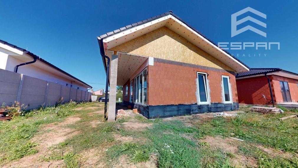 !REZERVOVANÉ!: 4 izb. rodinný dom s praktickou dispozíciou/Sekule