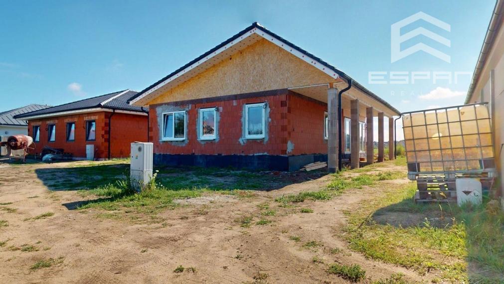 !REZERVOVANÉ!: 4 izb. rodinný dom s praktickou dispozíciou/Sekule