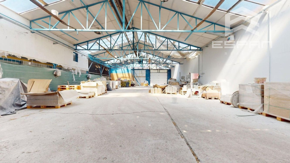 Výrobná/skladová Hala s ubytovacím zariadením v blízkosti Malaciek, Kostolište