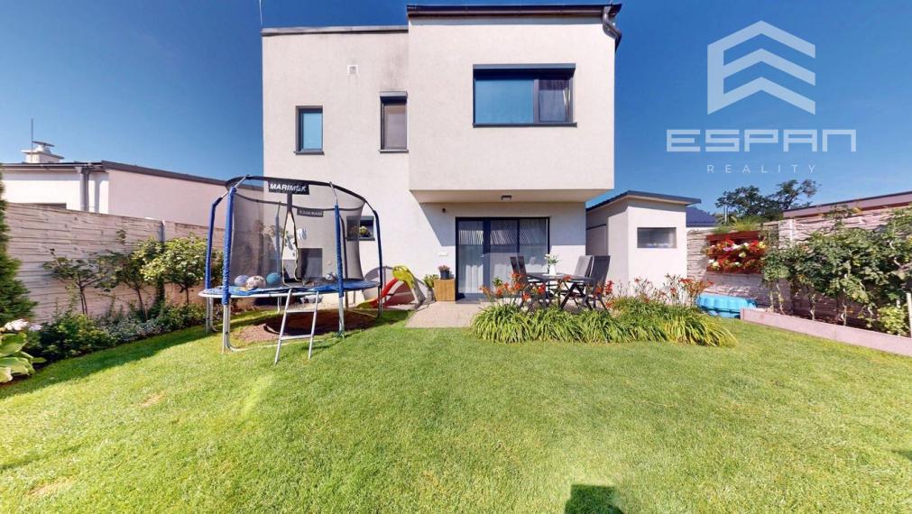 Rodinný dom v príjemnej lokalite, Píniova alej