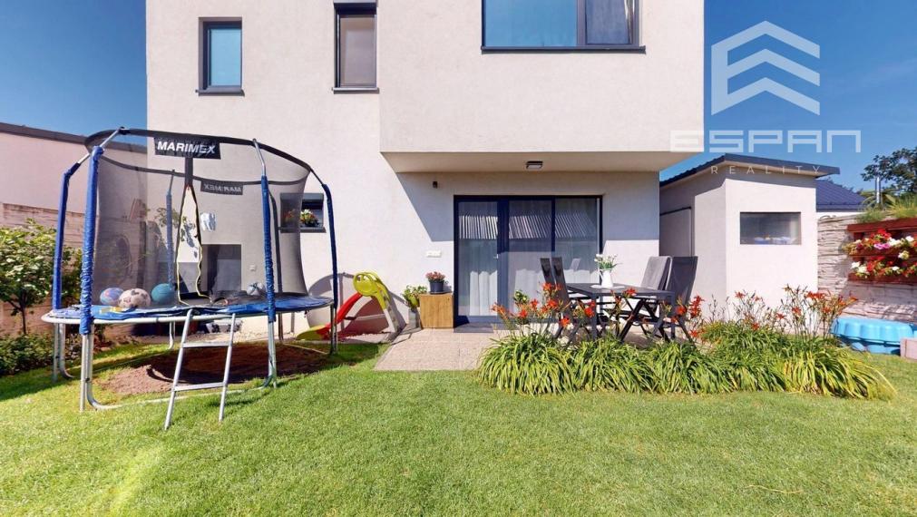 Rodinný dom v príjemnej lokalite, Píniova alej