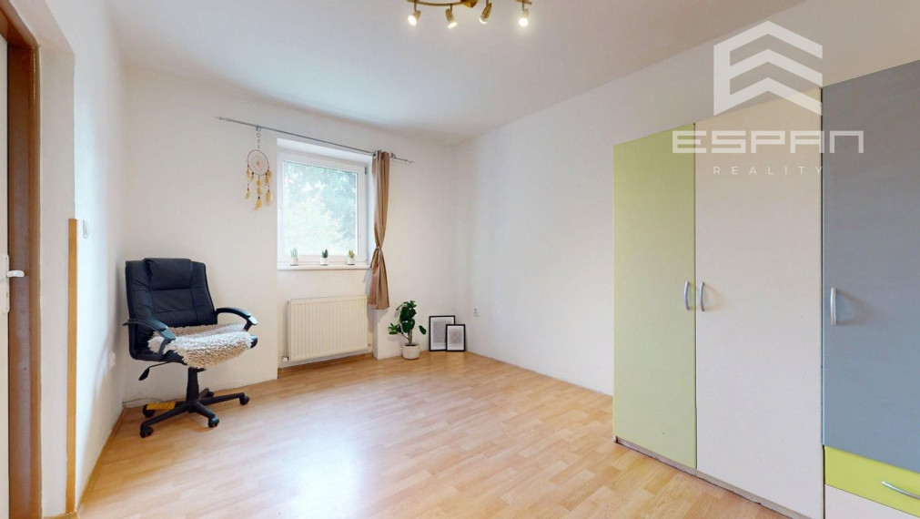 Zariadený 6 izb. priestranný rodinný dom v obci Veľké Leváre