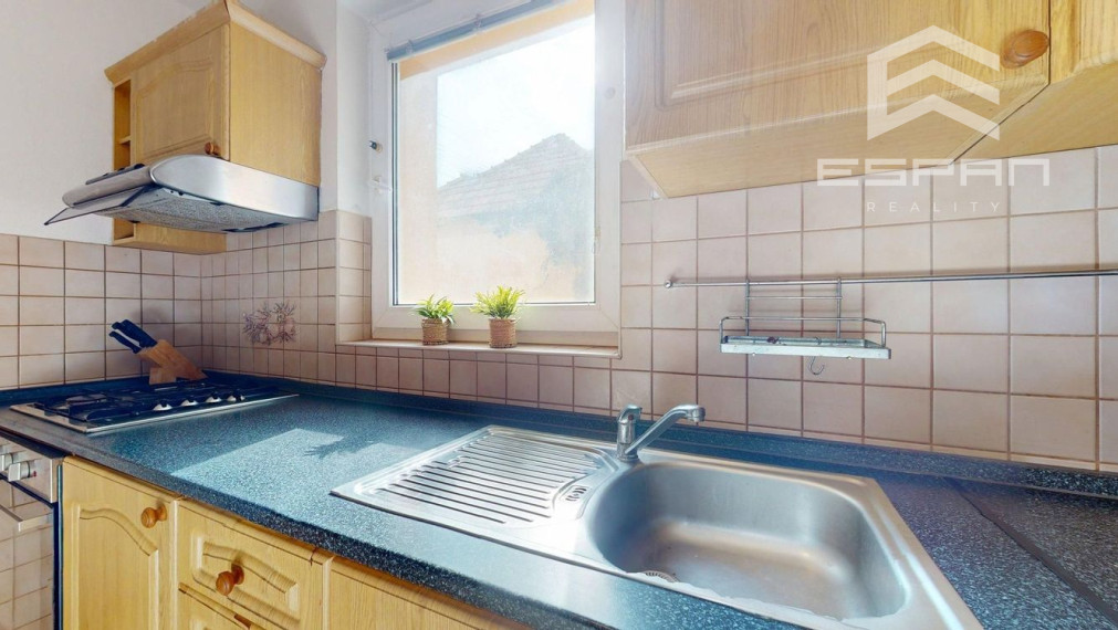 Zariadený 6 izb. priestranný rodinný dom v obci Veľké Leváre