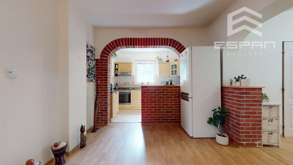 Zariadený 6 izb. priestranný rodinný dom v obci Veľké Leváre