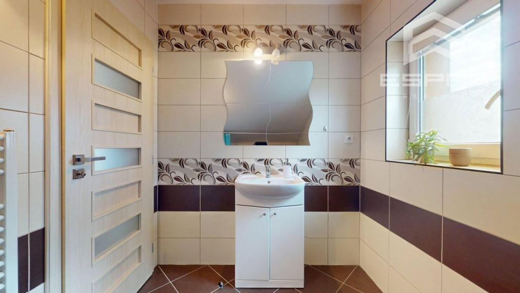 Zariadený 6 izb. priestranný rodinný dom v obci Veľké Leváre