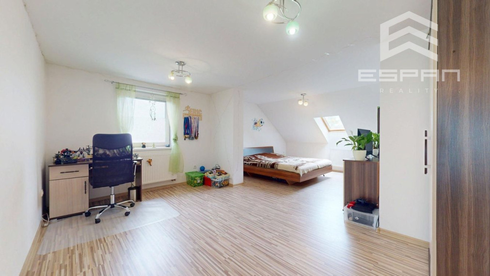 Zariadený 6 izb. priestranný rodinný dom v obci Veľké Leváre