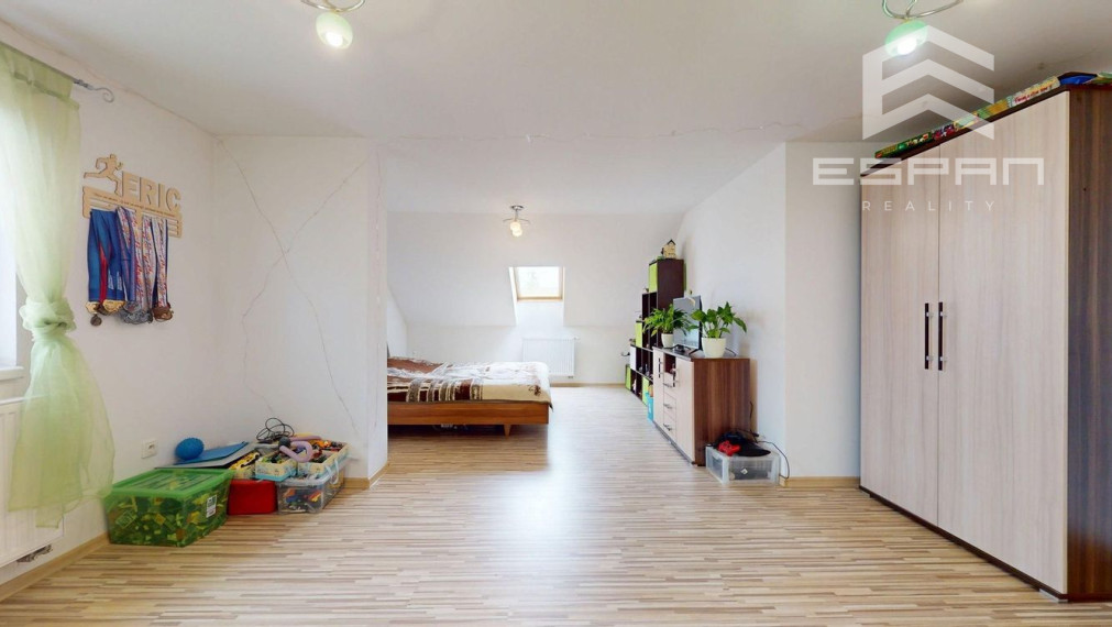 Zariadený 6 izb. priestranný rodinný dom v obci Veľké Leváre