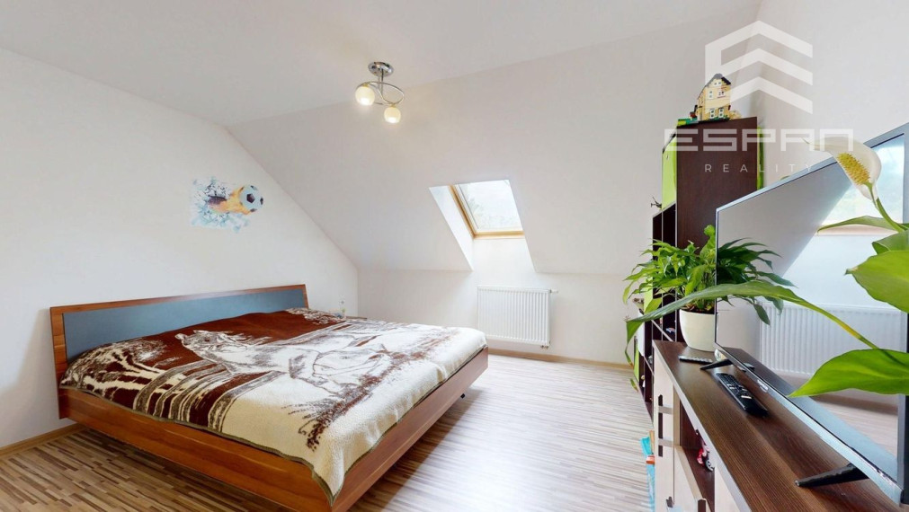 Zariadený 6 izb. priestranný rodinný dom v obci Veľké Leváre