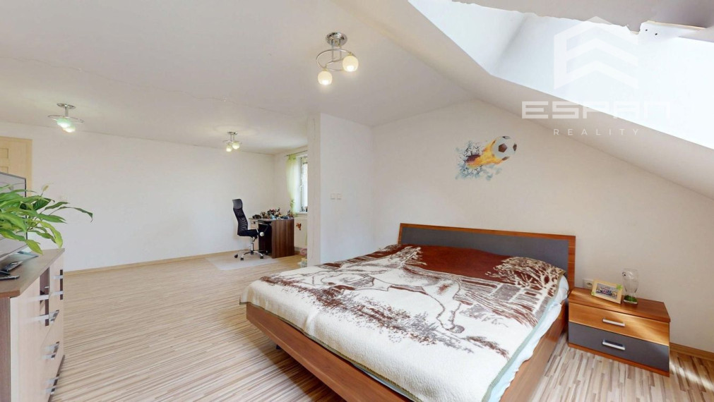 Zariadený 6 izb. priestranný rodinný dom v obci Veľké Leváre