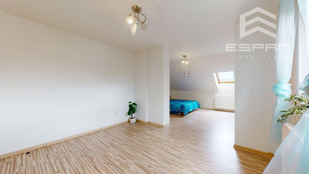 Zariadený 6 izb. priestranný rodinný dom v obci Veľké Leváre